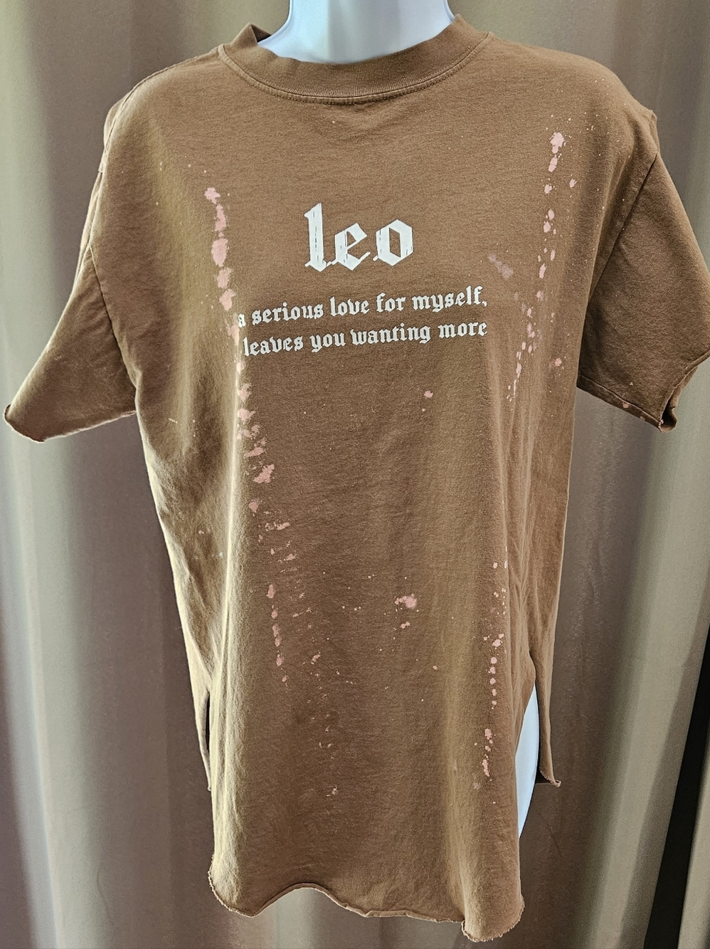 Leo Graphic Woman's Brown Crewneck T‑Shirt